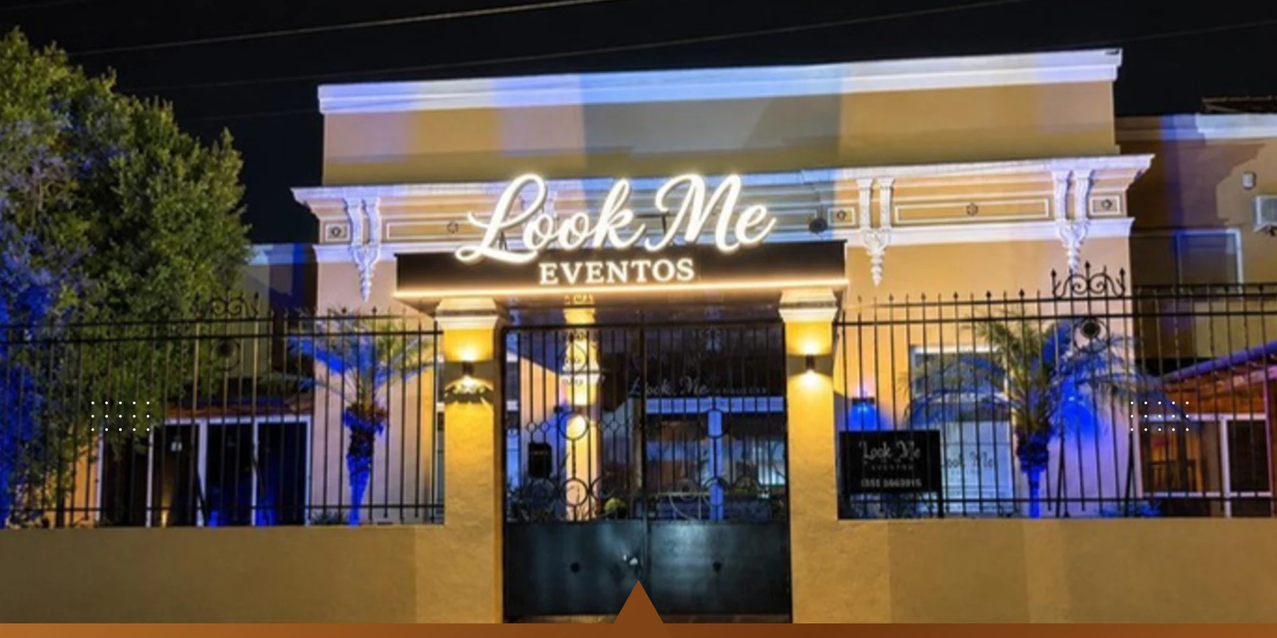 Fachada iluminada de Look Me Eventos