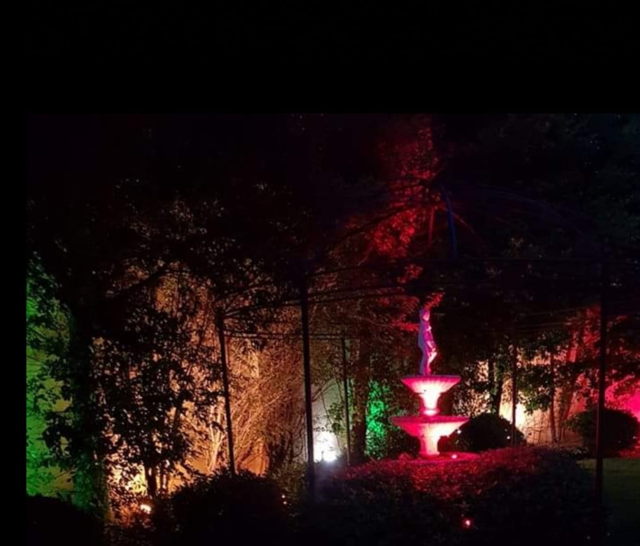 Jardín iluminado